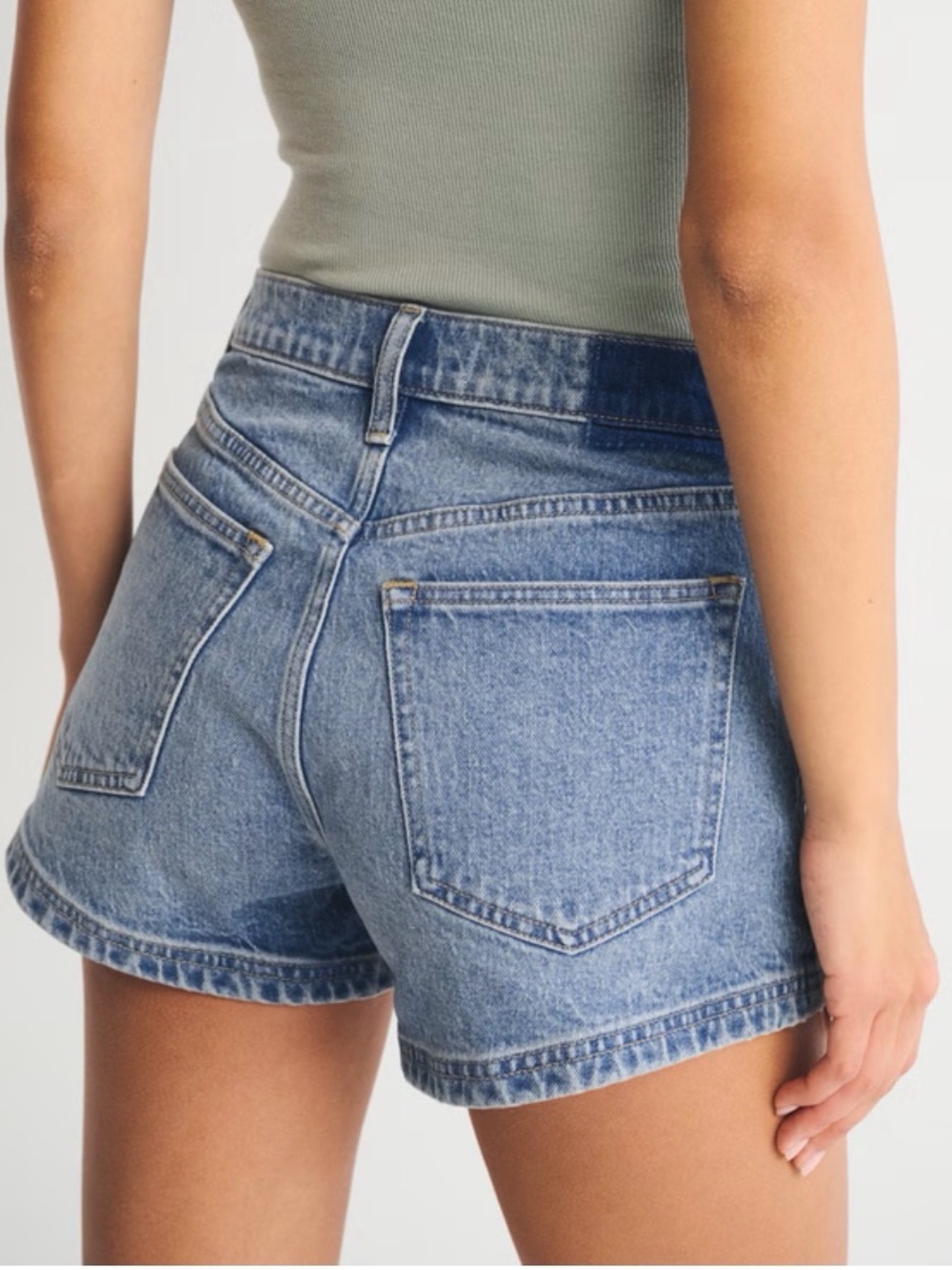 NWOT Abercrombie & Fitch Light Blue 90’s High Rise Relaxed Cutoff shorts - Picture 4 of 9